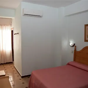 Penzion Paris, La Línea de la Concepción